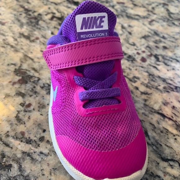 NIKE Revolution 3 ; Size 6C - Picture 3 of 7